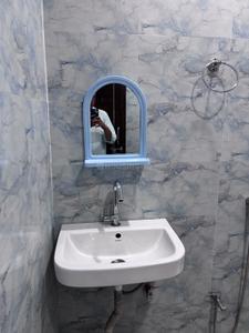 Bathroom Image of 500 Sq.ft 1 BHK Independent House for rent in Gomti Nagar Lucknow for Rs. 12000