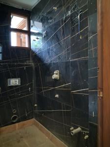 Common Bathroom Image of 1550 Sq.ft 4 BHK Apartment / Flat for sale in JMD Siddhi Vinayak, Sector 73 Noida for Rs. 8500066
