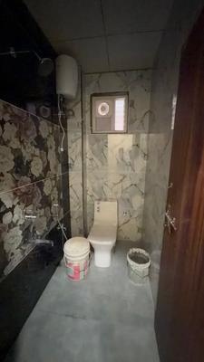 Bathroom Image of 950 Sq.ft 1 BHK Apartment / Flat for rent in Hafeezpet Hyderabad for Rs. 20000