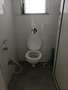 Common Bathroom Image of 600 Sq.ft 1 BHK Apartment / Flat for sale in Amanora Park Town, Hadapsar Pune for Rs. 7000000