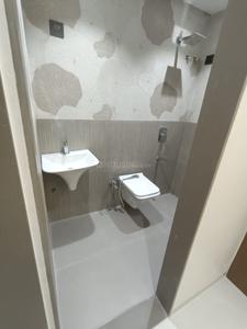 Bathroom Image of 781 Sq.ft 2 BHK Apartment / Flat for sale in Sky Annex, Chembur Mumbai for Rs. 14900000