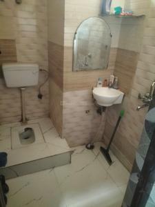 Bathroom Image of 400 Sq.ft 1 BHK Builder Floor for rent in Vaishali Ghaziabad for Rs. 15000