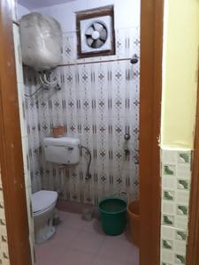 Bathroom Image of 1000 Sq.ft 2 BHK Apartment / Flat for sale in Dilshad Garden New Delhi for Rs. 4800000