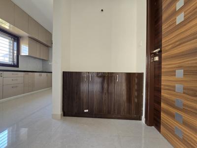 Kitchen Image of 1300 Sq.ft 2 BHK Builder Floor for rent in Halasuru Bengaluru for Rs. 70000