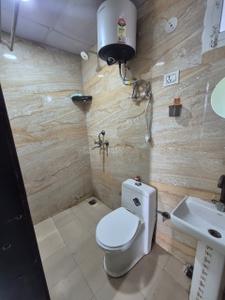 Bathroom Image of 1399 Sq.ft 3 BHK Apartment / Flat for rent in RN Amod Residency, Sector 73 Noida for Rs. 22000