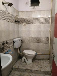 Common Bathroom Image of 400 Sq.ft 1 RK Apartment / Flat for rent in Anand Vihar New Delhi for Rs. 8500