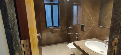 Bathroom Image of 1500 Sq.ft 3.5 BHK Apartment / Flat for sale in Santacruz West Mumbai for Rs. 85000000