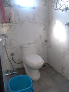 Common Bathroom One Image of 640 Sq.ft 1 BHK Apartment / Flat for sale in Municipal Colony Pune for Rs. 5500000