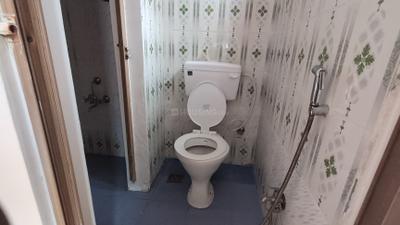 Bathroom Image of 600 Sq.ft 2 BHK Builder Floor for rent in Koramangala Bengaluru for Rs. 20000