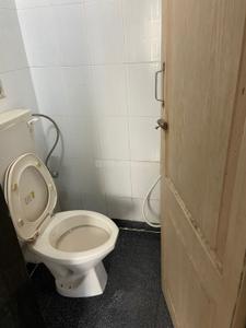 Bathroom Image of 500 Sq.ft 1 BHK Apartment / Flat for rent in Lokhandwala Sai Milan, Worli Mumbai for Rs. 42000