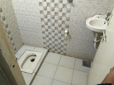 Bathroom Image of 1100 Sq.ft 1.5 BHK Apartment / Flat for rent in Nikol Ahmedabad for Rs. 10000