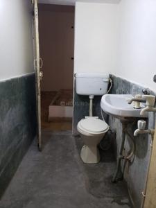 Bathroom Image of 650 Sq.ft 1.5 BHK Builder Floor for rent in Ahmamau Lucknow for Rs. 9000