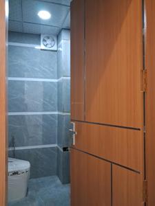 Common Bathroom Image of 1050 Sq.ft 2 BHK Apartment / Flat for sale in Skyline Dev Residency, Sector 104 Noida for Rs. 4250000
