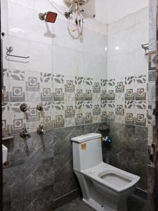 Common Bathroom Image of 1000 Sq.ft 1 RK Apartment / Flat for rent in Sector 45 Noida for Rs. 13500