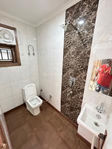 Bathroom Image of 750 Sq.ft 2 BHK Independent House for rent in Mansa Ram Park New Delhi for Rs. 16000