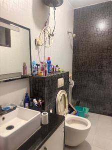 Bathroom Image of 650 Sq.ft 1 BHK Independent House for rent in Sector 26 Noida for Rs. 25000