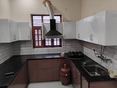 Kitchen Image of 1800 Sq.ft 2 BHK Builder Floor for rent in Indira Nagar Lucknow for Rs. 25500