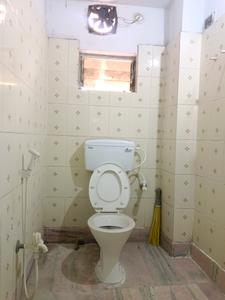 Common Bathroom Image of 1000 Sq.ft 2 BHK Apartment / Flat for rent in Ambika Residency, Dum Dum Kolkata for Rs. 17000