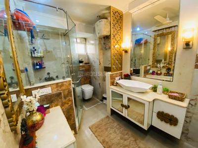 Bathroom Image of 1140 Sq.ft 2.5 BHK Apartment / Flat for sale in Ajnara Le Garden, Noida Extension Greater Noida for Rs. 8850000