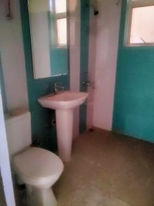 Bathroom Image of 1190 Sq.ft 2 BHK Apartment / Flat for sale in Ansal Town, Modipuram Meerut for Rs. 4800000