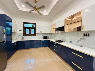 Kitchen Image of 4500 Sq.ft 5 BHK Farm House for sale in Sainik Farm New Delhi for Rs. 75000000