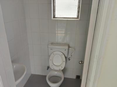 Bathroom Image of 920 Sq.ft 3 BHK Apartment / Flat for sale in Shapoorji Pallonji Shukhobrishti, New Town Kolkata for Rs. 5600000