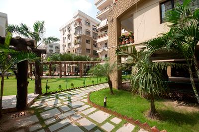 Image of 1900 Sq.ft 4 BHK Apartment / Flat for sale in Space Clubtown Enclave, Chinar Park, Kolkata for Rs. 16000000
