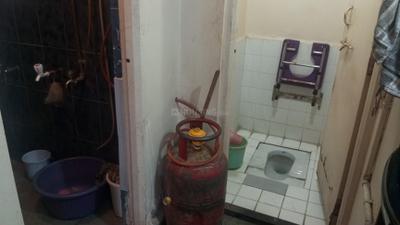 Bathroom Image of 650 Sq.ft 1 BHK Apartment / Flat for rent in Kothrud Pune for Rs. 26000