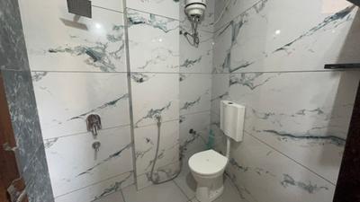 Bathroom Image of 1500 Sq.ft 1 BHK Builder Floor for rent in Scheme No 114 Indore for Rs. 23000