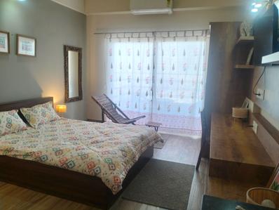Bedroom Image of 435 Sq.ft 1 RK Apartment / Flat for rent in Paramount Golfforeste Premium Apartments, Surajpur Greater Noida for Rs. 15200
