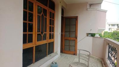 Image of 650 Sq.ft 1 BHK Builder Floor for rent in Sector 14, Gurgaon for Rs. 20000