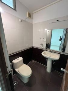 Bathroom Image of 3200 Sq.ft 4 BHK Independent House for rent in Jubilee Hills Hyderabad for Rs. 90000