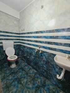Bathroom Image of 160 Sq.ft 1 RK Apartment / Flat for rent in Khatiwala Tank Indore for Rs. 6000