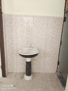 Bathroom Image of 1200 Sq.ft 2 BHK Independent House for rent in Jhalwa Allahabad for Rs. 7000