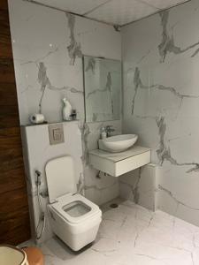 Bathroom Image of 1300 Sq.ft 2.5 BHK Apartment / Flat for sale in Puri Pratham, Sector 84 Faridabad for Rs. 11500000