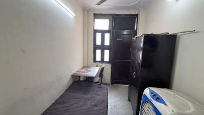 Bedroom Image of 450 Sq.ft 1.5 BHK Builder Floor for rent in Shadipur New Delhi for Rs. 14500
