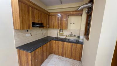 Kitchen Image of 1000 Sq.ft 3 BHK Builder Floor for rent in Mayur Vihar Phase 1 New Delhi for Rs. 30000