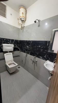 Bathroom Image of 450 Sq.ft 1 BHK Apartment / Flat for rent in Sukhliya Indore for Rs. 20000