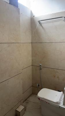 Bathroom Image of 350 Sq.ft 1 RK Apartment / Flat for rent in L I G Colony Indore for Rs. 14599