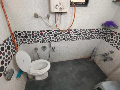 Bathroom Image of 1050 Sq.ft 2 BHK Builder Floor for rent in Maninagar Ahmedabad for Rs. 20000