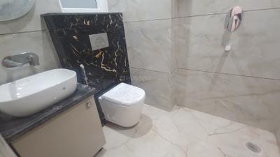 Bathroom Image of 900 Sq.ft 1 BHK Builder Floor for rent in Sector 14 Gurgaon for Rs. 30000