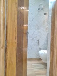 Common Bathroom Image of 1620 Sq.ft 3 BHK Builder Floor for rent in BPTP Park Elite Floors, Sector 85 Faridabad for Rs. 20000