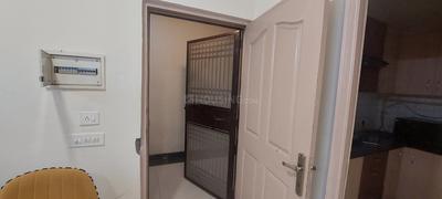 Bathroom Image of 610 Sq.ft 1 BHK Apartment / Flat for rent in Maxblis Grand Kingston, Sector 75 Noida for Rs. 30000