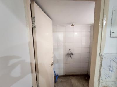 Bathroom Image of 570 Sq.ft 1 BHK Apartment / Flat for rent in Rajat Rashmi Apartment, Koregaon Park Pune for Rs. 35000