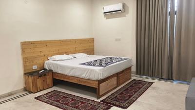 Bedroom Image of 3500 Sq.ft 4 BHK Builder Floor for rent in Sector 108 Noida for Rs. 150000