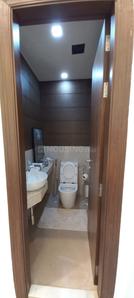 Bathroom Image of 2700 Sq.ft 3 BHK Apartment / Flat for sale in Indiabulls Blu, Worli Mumbai for Rs. 100000000