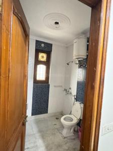 Bathroom Image of 2700 Sq.ft 2 BHK Independent House for rent in Sector 40 Gurgaon for Rs. 40000