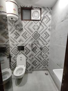 Image of 950 Sq.ft 2 BHK Builder Floor for rent in Mansarover Garden, New Delhi for Rs. 37000