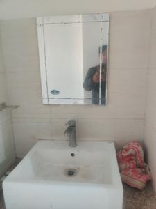 Bathroom Image of 1900 Sq.ft 2 BHK Builder Floor for rent in Palam Vihar Extension Gurgaon for Rs. 19000
