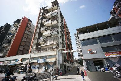 Image of 450 Sq.ft 1 BHK Apartment / Flat for sale in Pimpri, Pune for Rs. 3900000